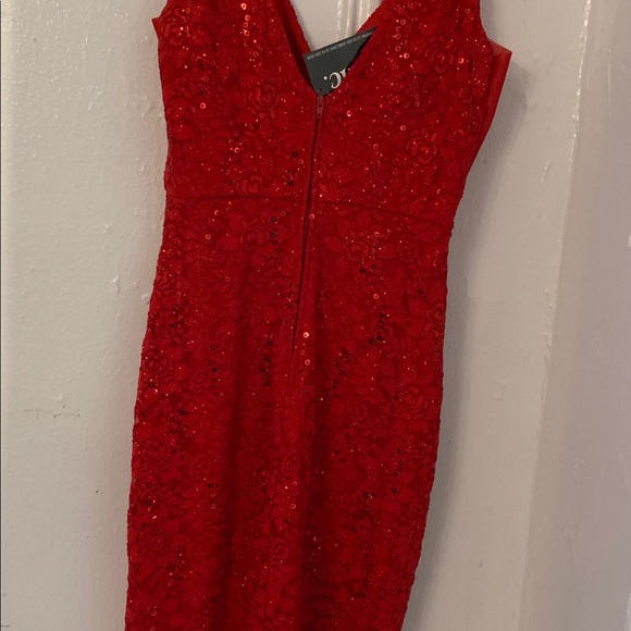 Elegant Red Dress - Picture 6 of 8